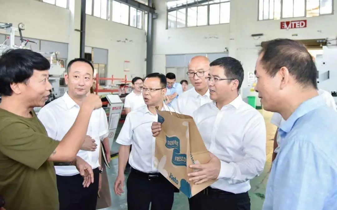 加快轉(zhuǎn)型升級(jí)步伐 開創(chuàng)高質(zhì)量發(fā)展新局面——平陽縣委書記章壽禹昆陽萬全民營(yíng)經(jīng)濟(jì)調(diào)研紀(jì)實(shí)